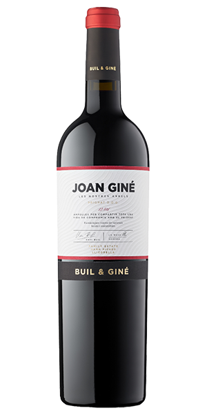 Joan Giné Giné Giné DOQ Priorat Spanien Garnacha, Cariñena Intensiv in der Nase, mit Brombeeren, Pflaumen und Schwarzkirschen, ergänzt von Pfeffer und Menthol. Am Gaumen sanft, mit konzentrierten roten und dunklen Früchten. Mineralischer Abgang mit Gewürznoten. Wein kaufen