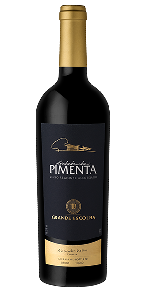 Casa Relvas Pimenta Grande Escolha Alentejo Portugal Aragonez, Alicante Bouschet, Touriga Nacional Herb, Aromen von Wildfrüchten, gut integrierte Orangenschale mit erdigen, balsamischen Noten. Bemerkenswerte Frische, ausgezeichnete Struktur und Balance. Komplexer, eleganter Abgang. Wein kaufen