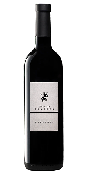 Tenuta Kornell Staffes Cabernet Riserva DOC Südtirol Italien Cabernet Sauvignon Aromen von Heidelbeeren, Brombeeren, Cassis, Pfeffer und Lorbeer, ergänzt durch leichte Röstaromen. Komplexe, elegante Struktur mit angenehmer Fülle und griffigen Tanninen, frisch, würzig und langanhaltend. Wein kaufen