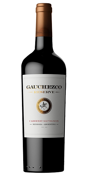 Gauchezco Winery Reserve Cabernet Sauvignon Mendoza Argentinien Cabernet Sauvignon Intensiv, grüner Pfeffer, schwarze Kirsche, Brombeere mit Noten von Vanille und Zartbitterschokolade. Harmonische Struktur mit süssen und reifen Tanninen. Wein kaufen