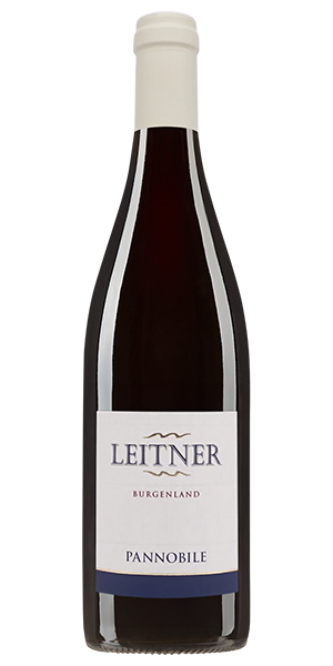 Weingut Leitner Pannobile Rot Burgenland Österreich Zweigelt, Blaufränkisch Kühler, würziger Duft nach Brombeeren und Heidelbeeren. Am Gaumen süssliches Beerenpotpourri, Weichseln, fruchtbetont und elegant mit feinen Tanninen und angenehmer Säure. Feiner, langer Abgang. Wein kaufen