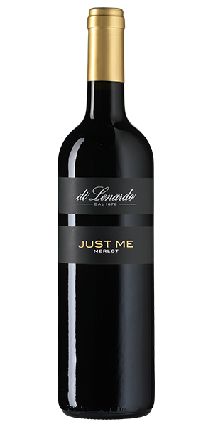 Di Lenardo Just Me Merlot Venezia Giulia IGT Friaul Italien Merlot Ein reichhaltiges Bouquet aus Kirschen, Pflaumen und Blaubeermarmelade mit Noten von Schokolade, Vanille und Lakritz. Am Gaumen weich und saftig, harmonisch mit einem anhaltend würzigen Abgang. Wein kaufen