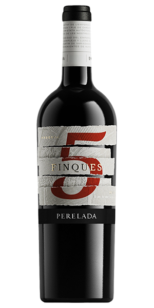 Castillo Perelada 5 Finques Reserva Ampurdàn Spanien Cabernet Sauvignon, Merlot, Syrah, Samsó, Garnatxa, Monastrell Rote Früchte, Gewürze, balsamische Noten und Röstaromen. Frisch, strukturiert und ausgewogen, mit gut integrierten Tanninen und langem Nachgeschmack. Wein kaufen